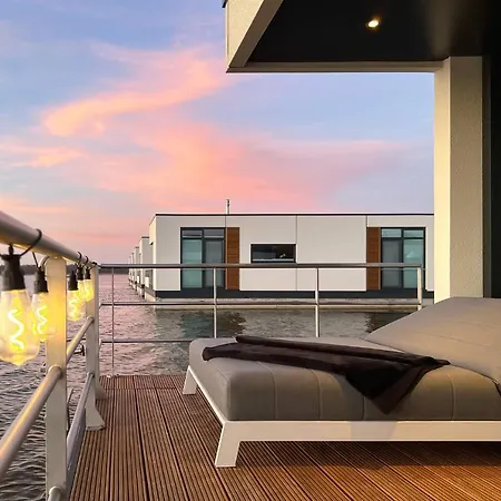 Floatinghouses Bernsteinresort Ferienhaus